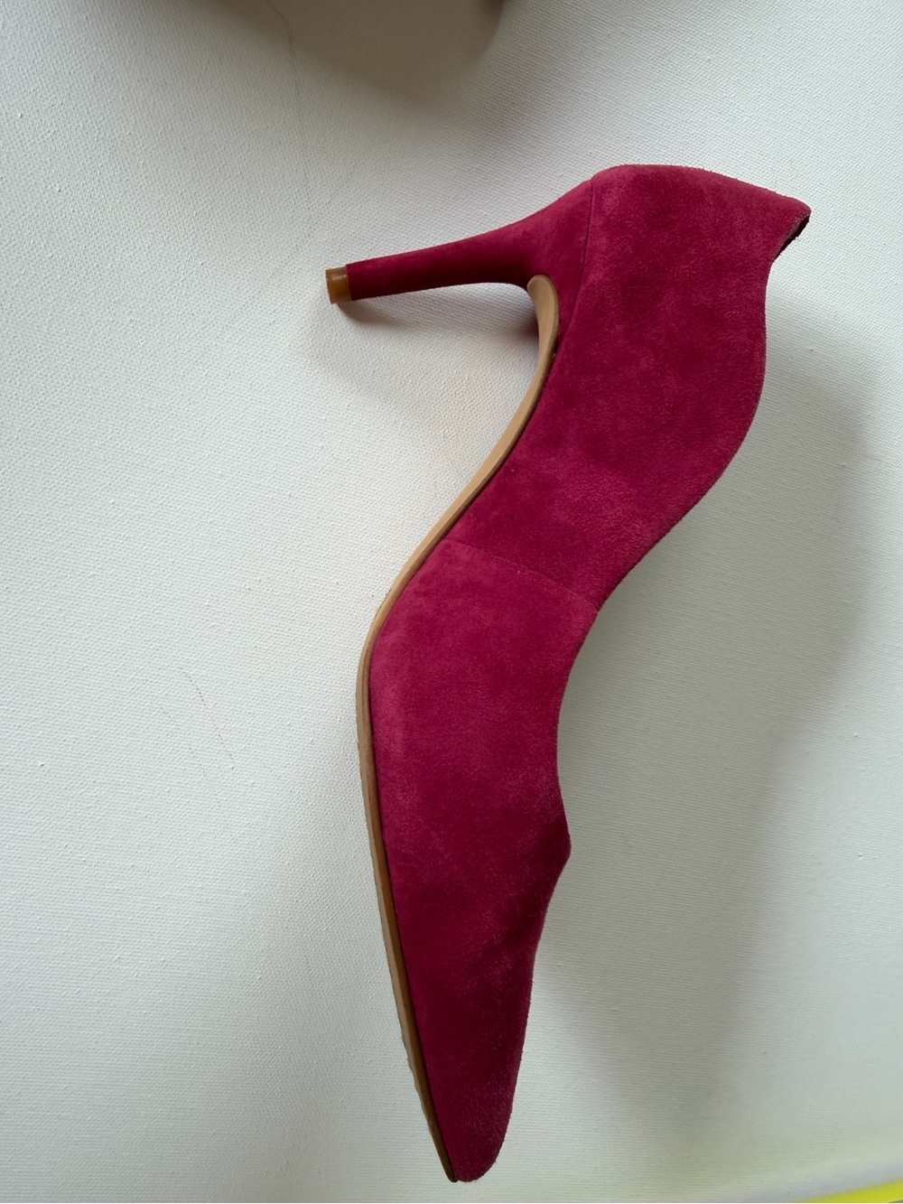Vince Camuto Fuchsia Suede Pointed Toe Pumps Heels Size 7M - Picture 5 of 6